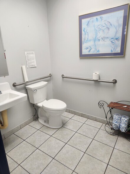 More Photos Of 8751 N 30th St, Tampa Medical For Lease