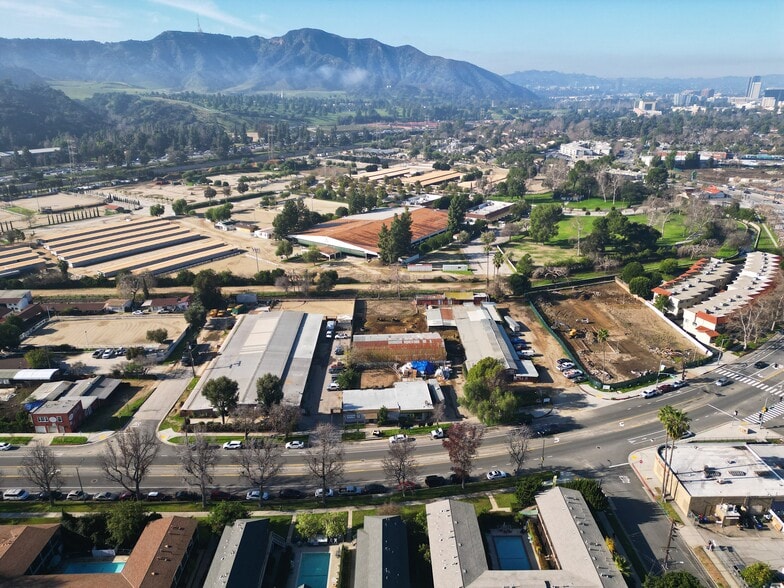 More Photos Of 1830 Riverside Dr, Glendale Horse Stables For Sale