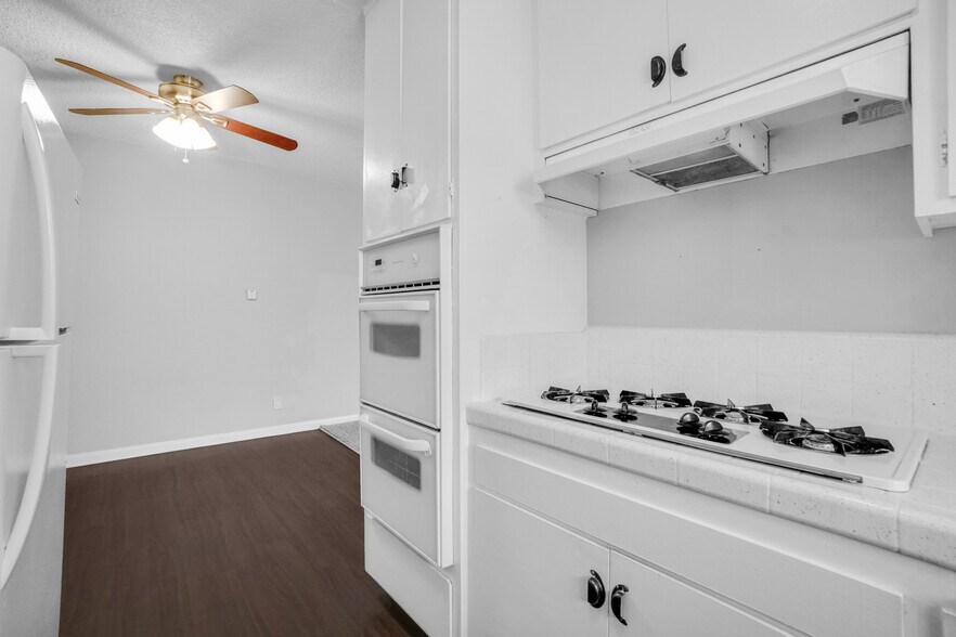 More Photos Of 11943 Kiowa Ave, Los Angeles Apartments For Sale