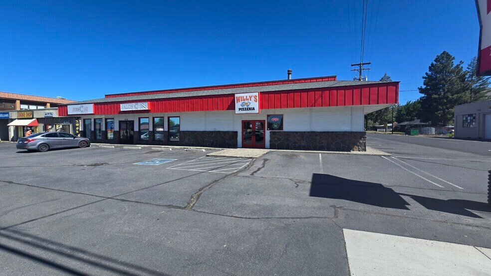 Primary Photo Of 4535-4545 S 6th St, Klamath Falls Restaurant For Sale