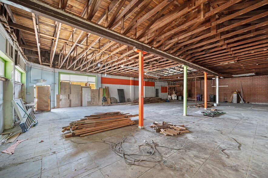 More Photos Of 1434 E Broadway, Long Beach Storefront Retail Office For Sale