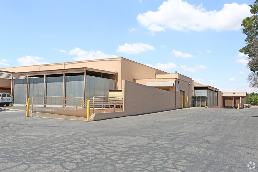 More Photos Of 1424-1550 N Ben Maddox Way, Visalia Storefront For Lease