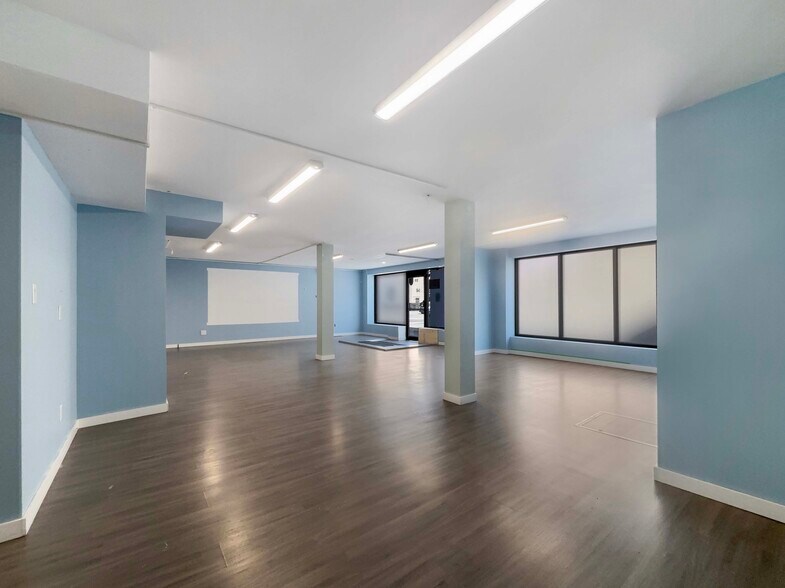 More Photos Of 59 Dalhousie St, Brantford Storefront For Lease