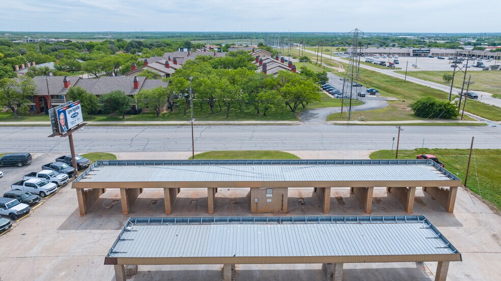 More Photos Of 550 NE Judge Ely Blvd, Abilene Carwash For Sale