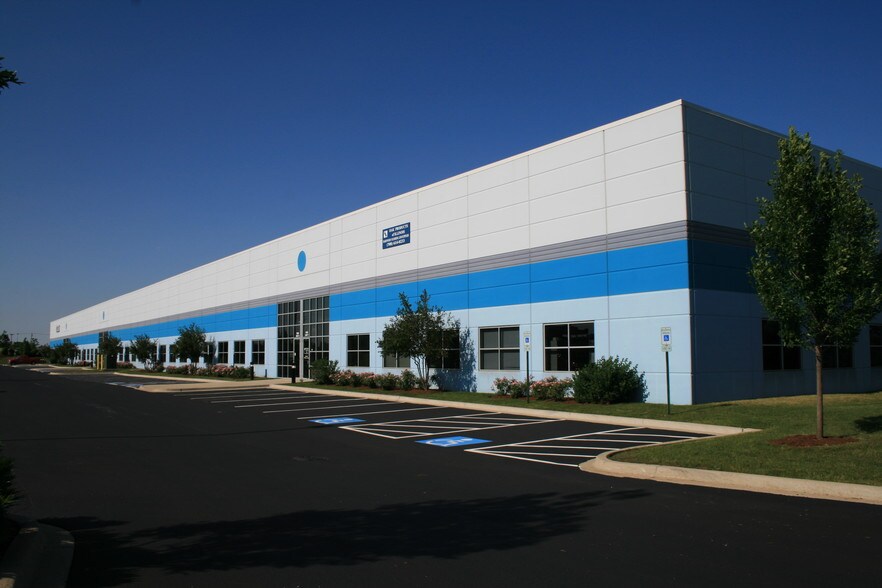 More Photos Of 7950 W 185th St, Tinley Park Warehouse For Lease