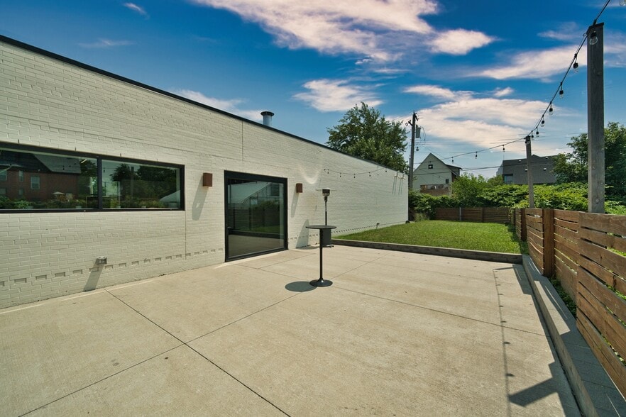 More Photos Of 611 W Philadelphia St, Detroit Freestanding For Sale