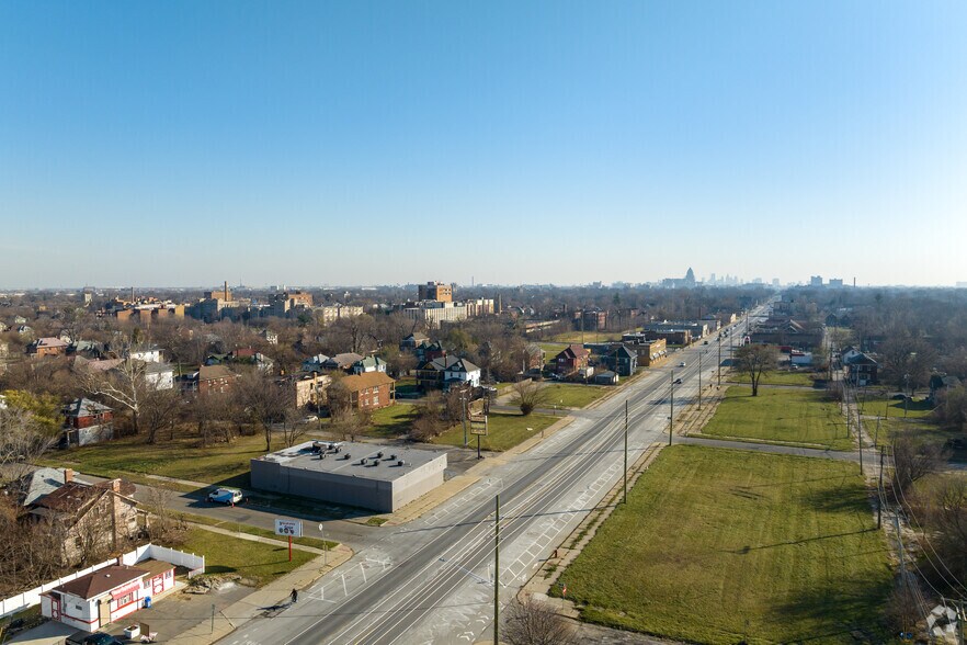 More Photos Of 13230 Hamilton Ave, Highland Park Warehouse For Sale