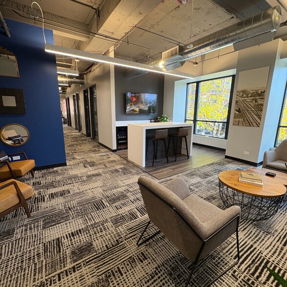 More Photos Of 44 S Vail Ave, Arlington Heights Coworking Space