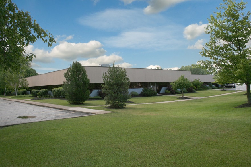 More Photos Of 405 N French Rd, Amherst Light Distribution For Lease