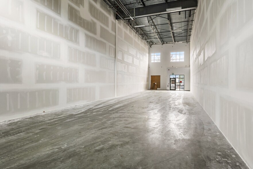 More Photos Of 43995 Progress Way, Chilliwack Light Distribution For Lease