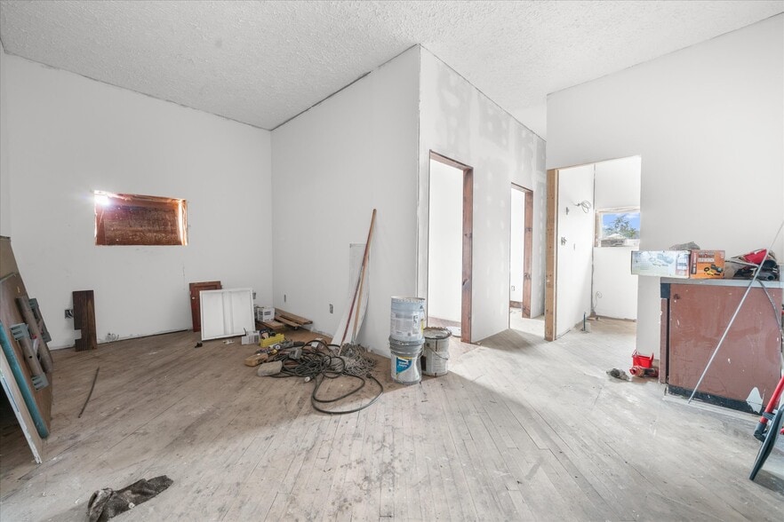 More Photos Of 102 S Richmond St, Fleetwood Warehouse For Sale