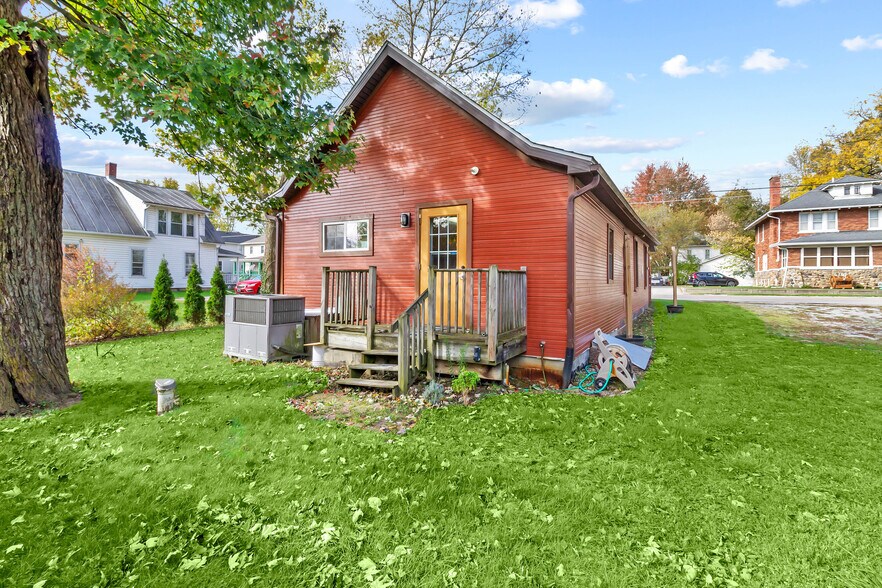 More Photos Of 54 S Main St, Magnetic Springs Restaurant For Sale