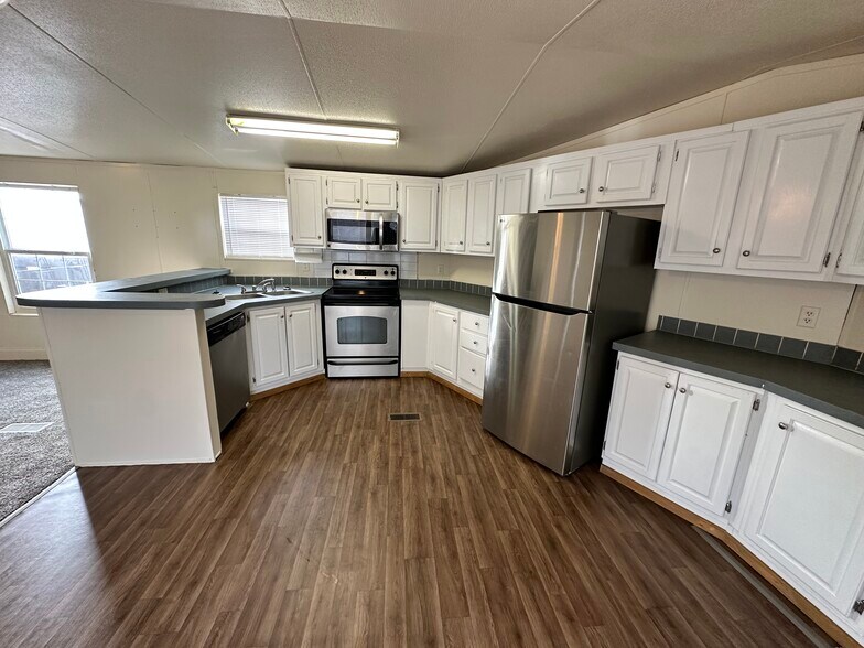 More Photos Of 711 Birch Ln, Billings Manufactured Housing Mobile Home Park For Sale