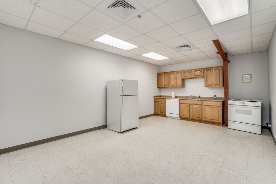 More Photos Of 598 Armistead Ln, Holt Industrial For Lease