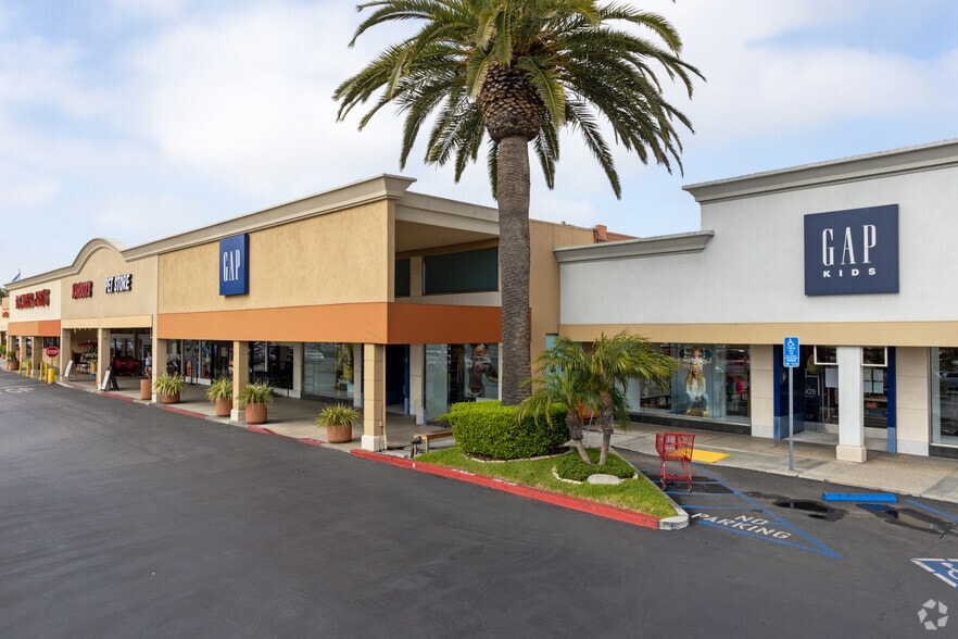 More Photos Of 18501-18687 Main St, Huntington Beach Unknown For Lease