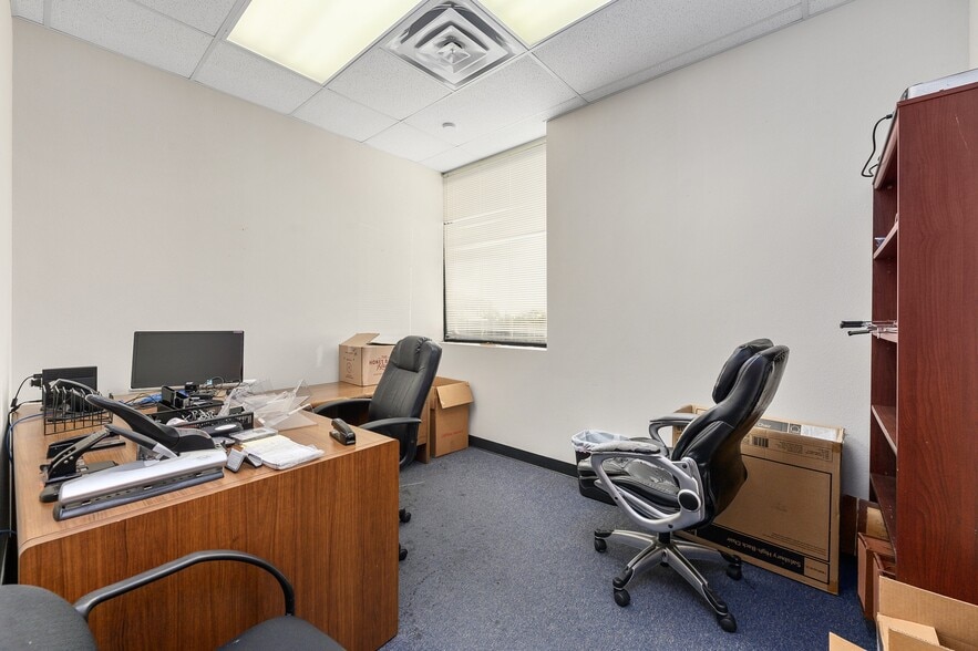 More Photos Of 165 Tecon Cv, Buda Warehouse For Lease