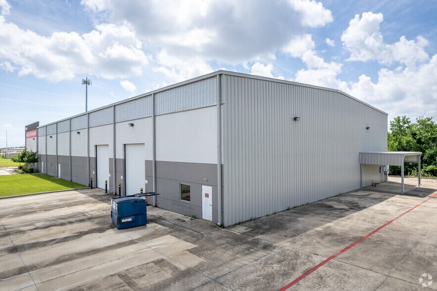 More Photos Of 11800 W Fairmont Pky, La Porte Warehouse For Sale