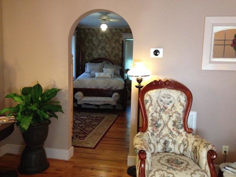 More Photos Of 75 Hillside Ave, Eureka Springs Hospitality For Sale