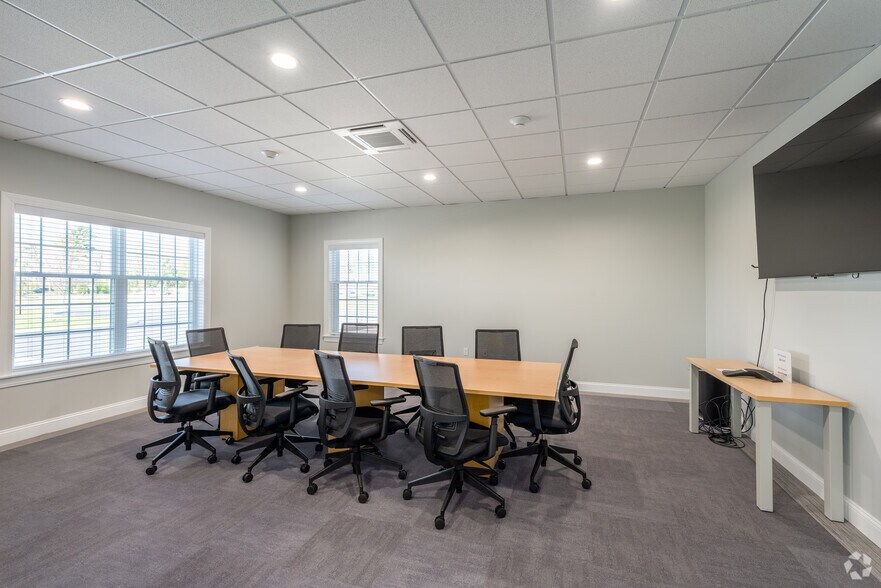 More Photos Of 41 Romano Vineyard way, North Kingstown Office For Lease