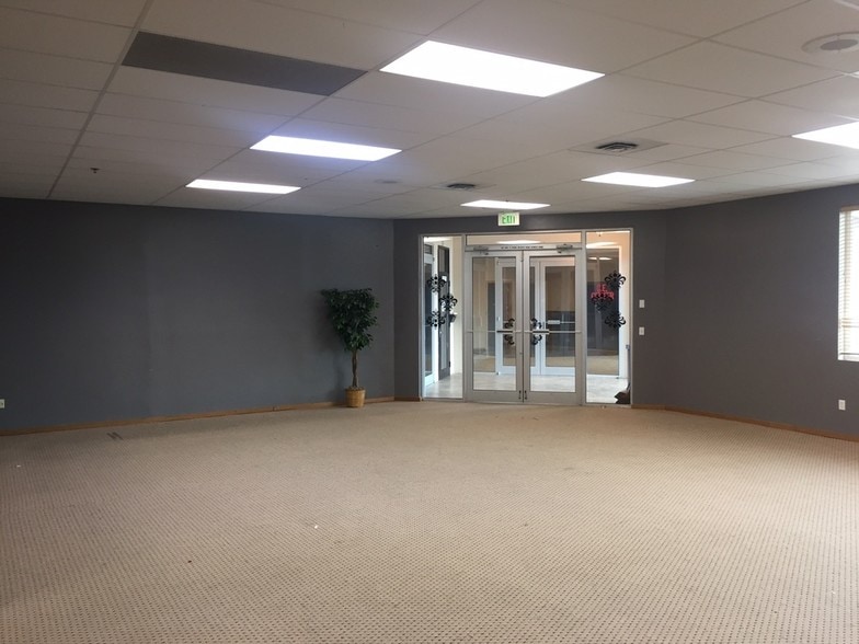 More Photos Of 5601 W Clearwater Ave, Kennewick General Retail For Lease