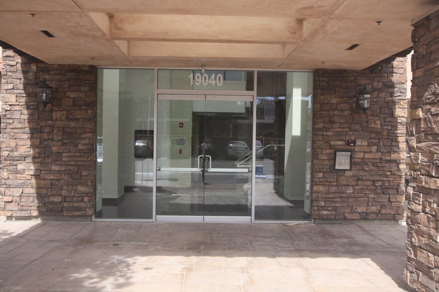 More Photos Of 19034-19042 Soledad Canyon Rd, Santa Clarita Medical For Lease