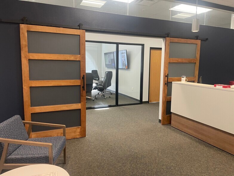 More Photos Of 6601 Vaught Ranch Rd, Austin Unknown For Lease