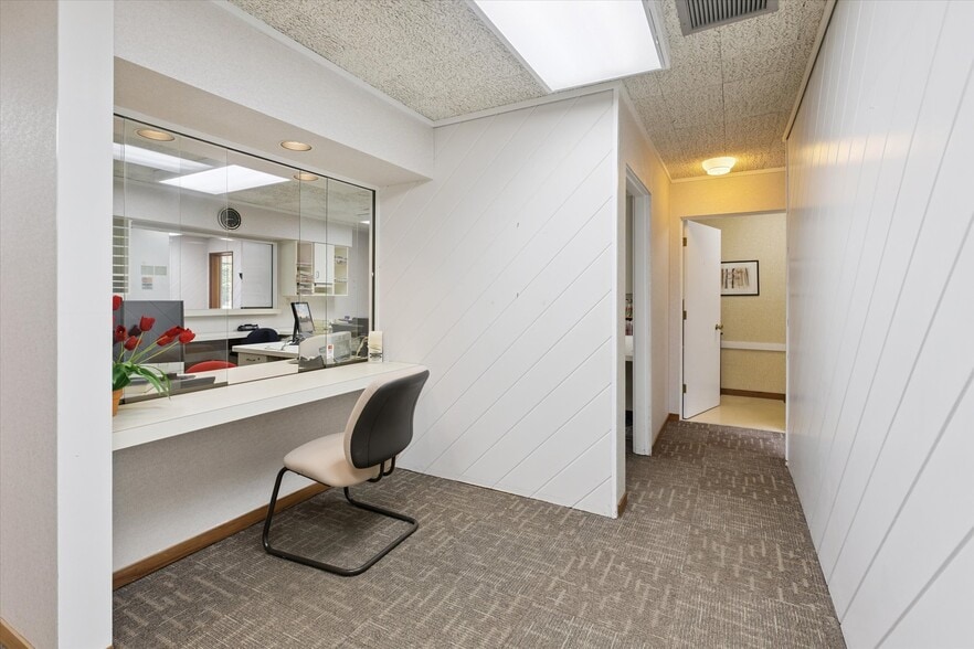 More Photos Of 1003 Mulholland St, Bay City Office For Sale