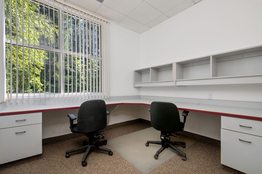 More Photos Of 350 Crown Point Cir, Grass Valley Office For Lease