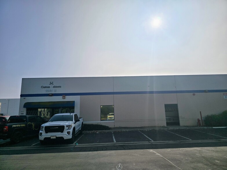 Primary Photo Of 1361 S Lyon St, Santa Ana Warehouse For Lease