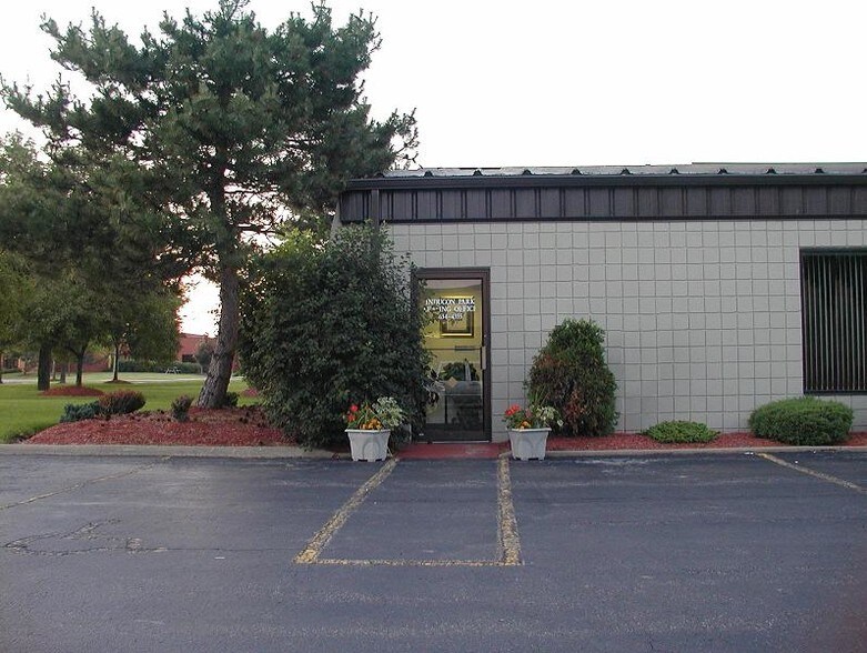 More Photos Of 90 Earhart Dr, Amherst Warehouse For Lease