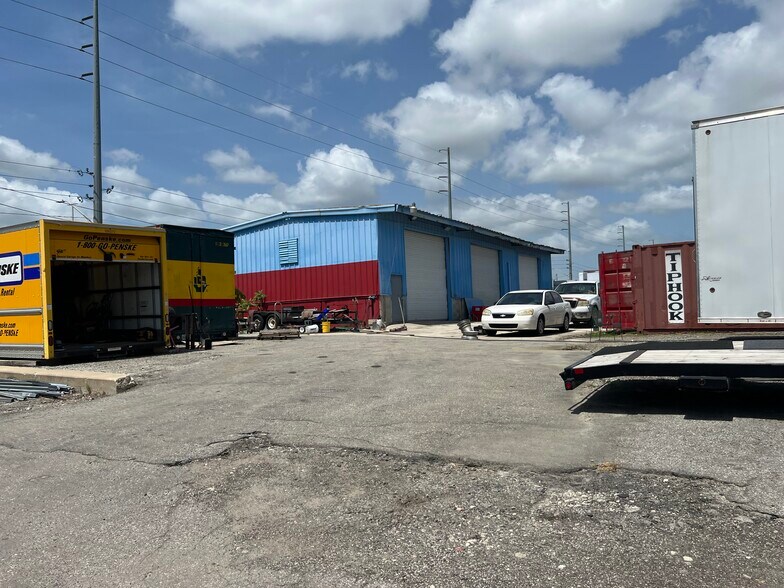 More Photos Of 3595 118th Ave N, Clearwater Auto Salvage Facility For Sale