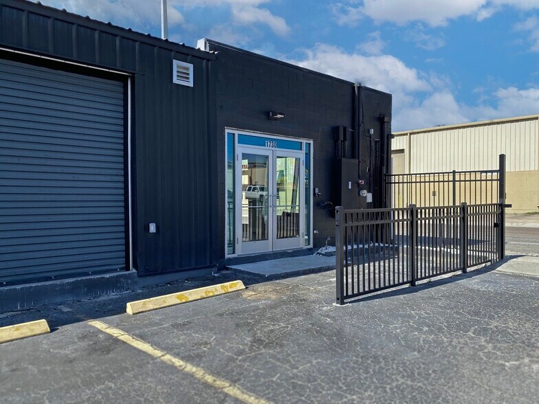 More Photos Of 1730 E Duval St, Jacksonville Showroom For Lease