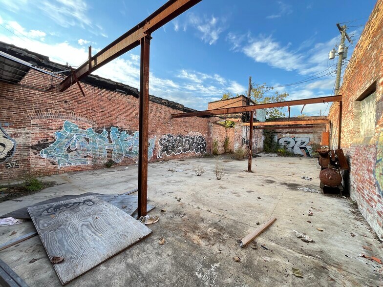 More Photos Of 1301 N Wolfe St, Baltimore Warehouse For Sale