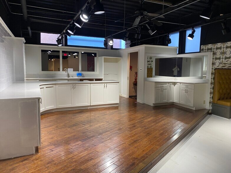 More Photos Of 156 S Main St, High Point General Retail For Lease