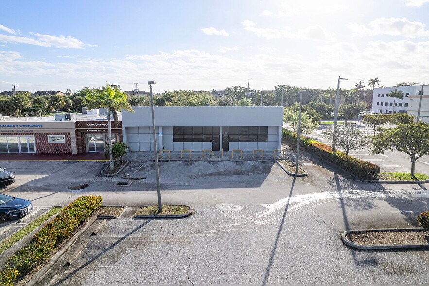 More Photos Of 3156 S Congress Ave, Palm Springs General Retail For Sale