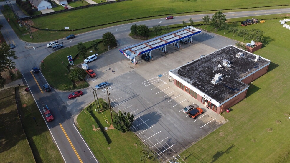 More Photos Of 500 Wilson Dr, Centerville Service Station For Lease