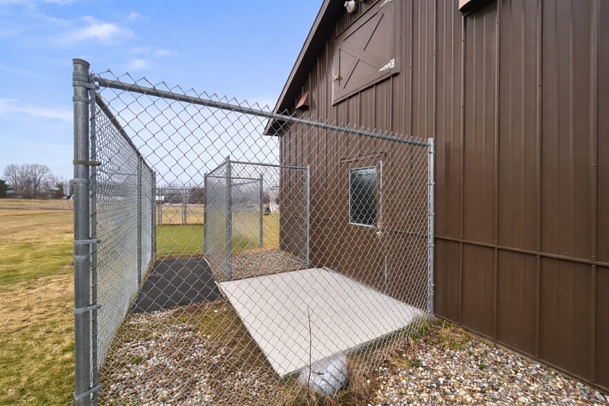 More Photos Of 191 Wallins Corners Rd, Amsterdam Medical For Sale