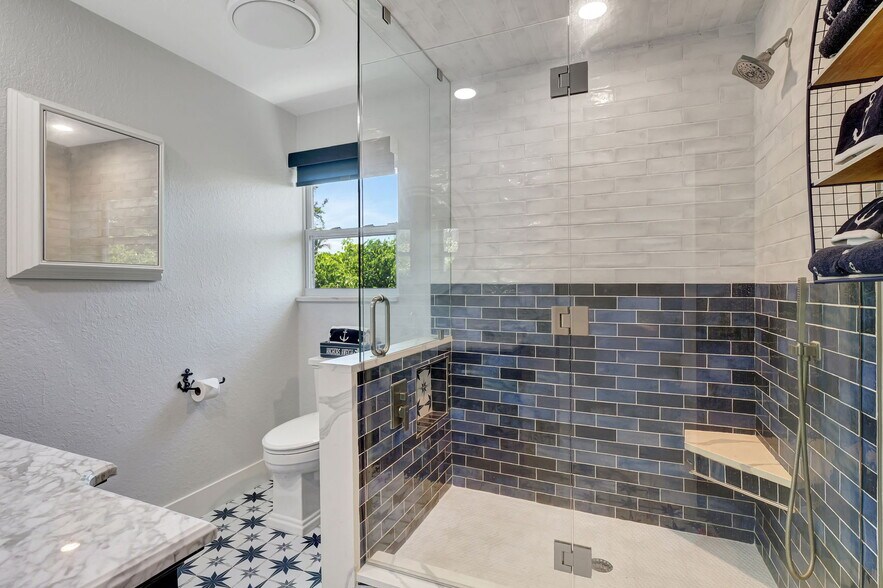 More Photos Of 193 Cocohatchee St, Naples Specialty For Sale