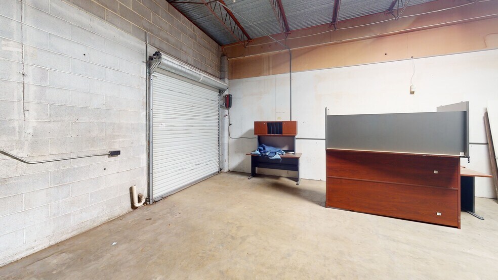 More Photos Of 11719-11729 Warfield St, San Antonio Service For Lease