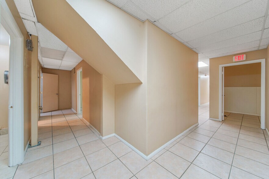 More Photos Of 25 E 4th St, Hialeah Office For Sale