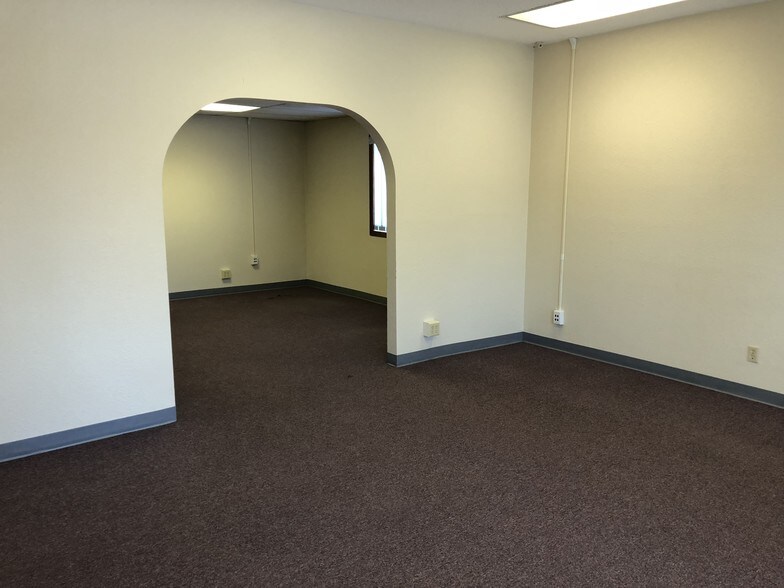 More Photos Of 4660 Portland Rd, Salem Office For Lease