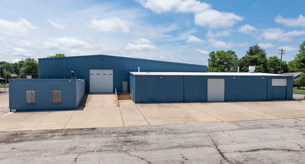 More Photos Of 1511 W Broadway St, Ardmore Auto Dealership For Sale