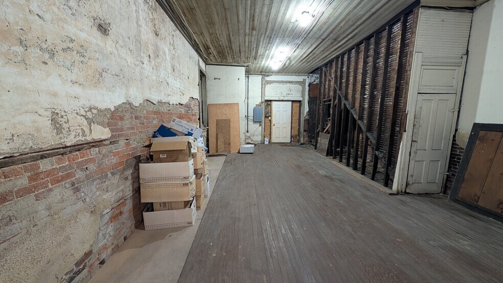 More Photos Of 11 W National Ave, Brazil Office For Sale