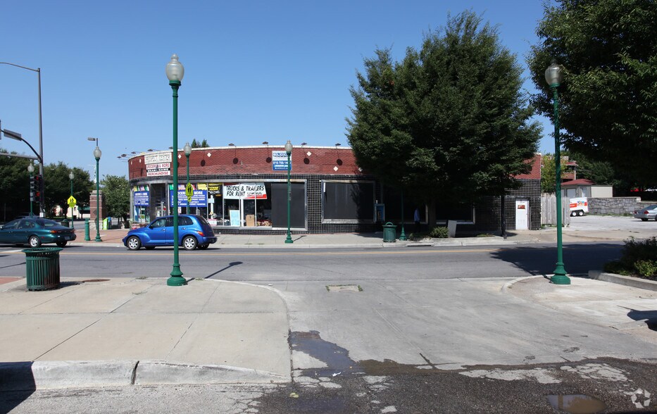More Photos Of 2526-2536 Independence Ave, Kansas City Storefront For Sale