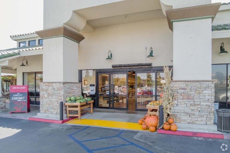 More Photos Of 1570 E Rosecrans Ave, Manhattan Beach Storefront For Lease