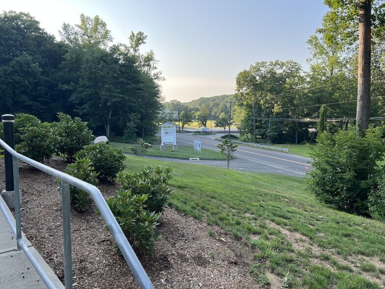 More Photos Of 1570 Boston Post Rd, Guilford Office For Lease