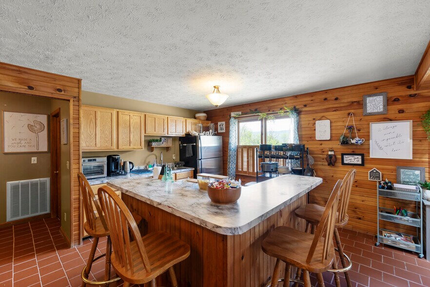 More Photos Of 8018 Northwestern Tpke, Keyser General Retail For Sale