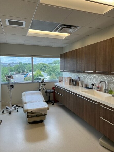 More Photos Of 205 Robin Rd, Paramus Office For Lease