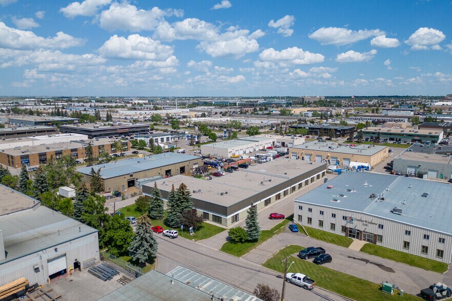 More Photos Of 2928 18th St NE, Calgary Warehouse For Lease
