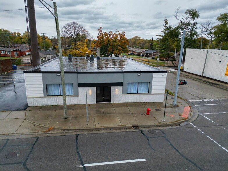 More Photos Of 18685 W 8 Mile Rd, Detroit Restaurant For Sale